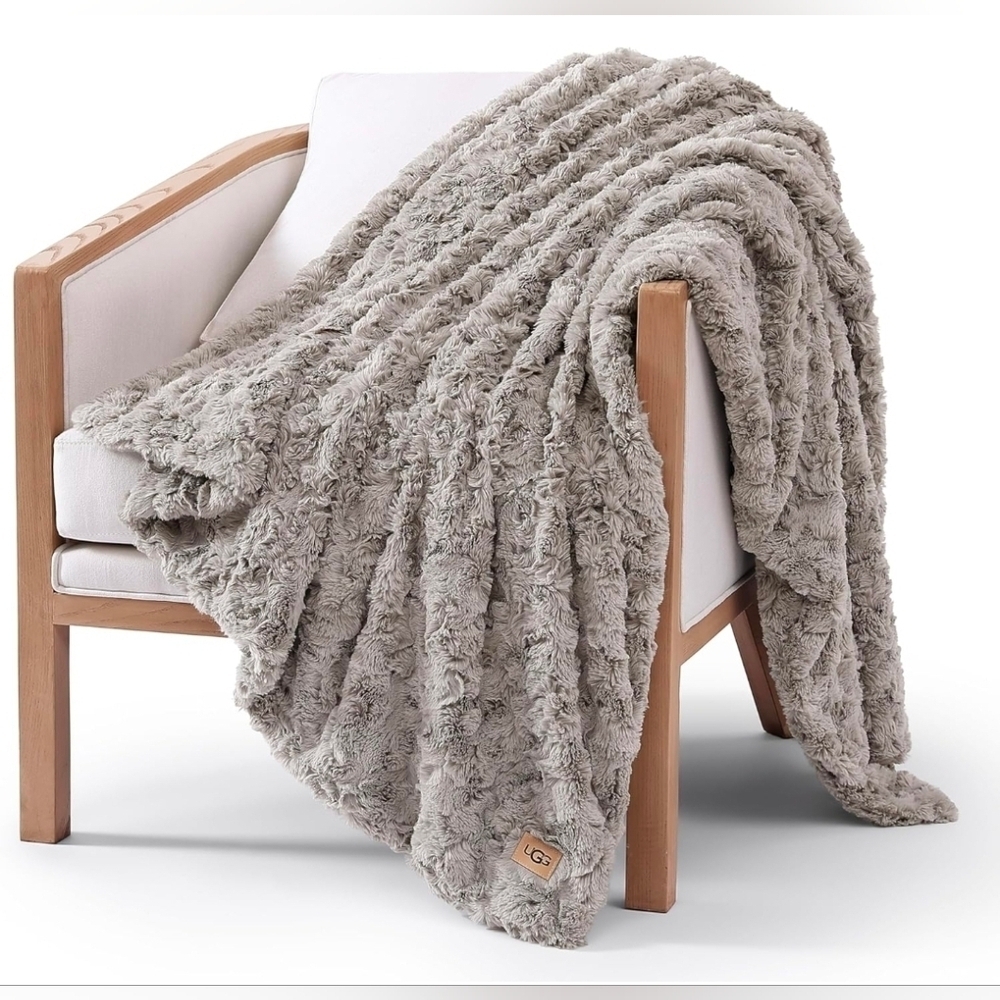 UGG Adalee Seal Grey Faux Fur Throw Blanket 50" x 70". New